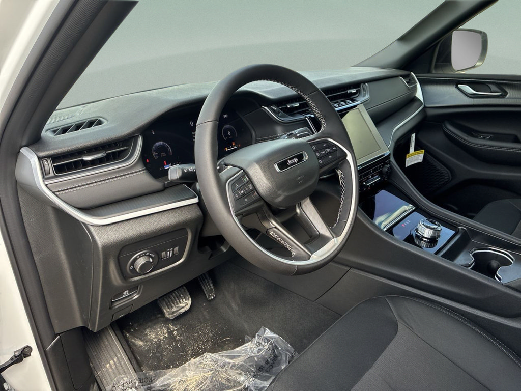New 2025 Jeep Grand Cherokee Laredo X w/ Luxury Tech Group I RWD image 25