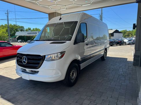 Used 2021 Mercedes-Benz Sprinter 2500 w/ Driver Convenience Package image 3
