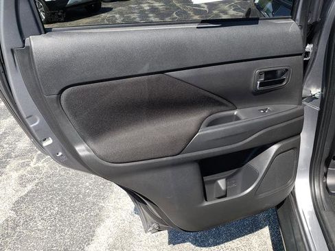 Used 2016 Mitsubishi Outlander SE AWD/4WD image 14