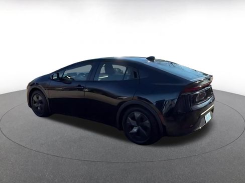 Used 2025 Toyota Prius LE image 10
