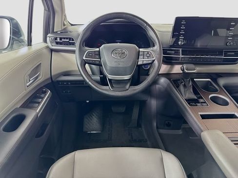 Certified 2022 Toyota Sienna XLE w/ XLE Plus Package FWD image 25