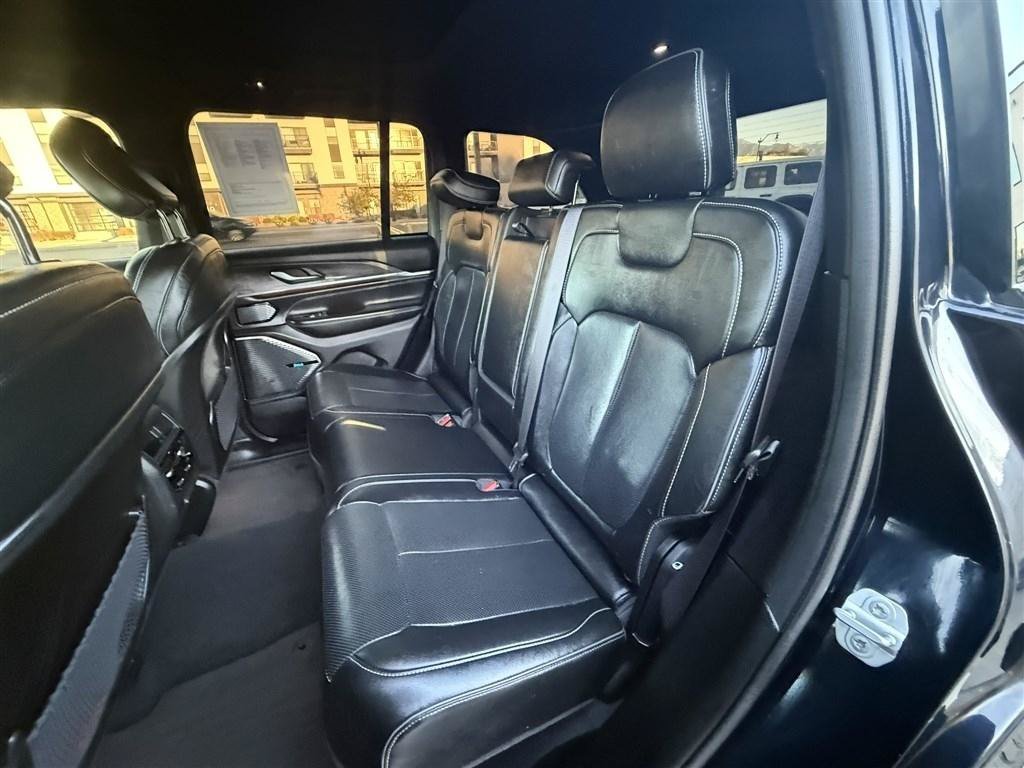 Used 2023 Jeep Grand Cherokee Overland AWD/4WD image 19