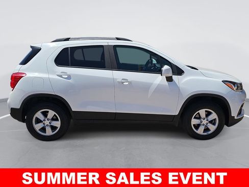 Used 2022 Chevrolet Trax LT w/ Driver Confidence Package AWD/4WD image 2