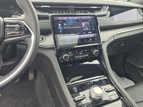 Used 2022 Jeep Grand Cherokee Overland image 25