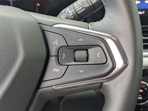 Used 2025 Chevrolet Trax LT w/ LT Convenience Package image 26