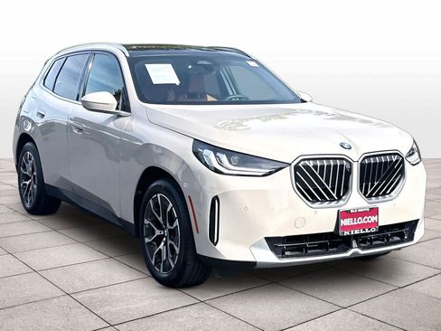 Used 2025 BMW X3 xDrive30i AWD/4WD image 3