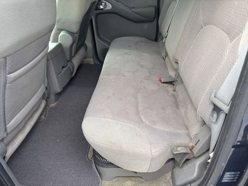 Used 2014 Nissan Frontier SV image 11