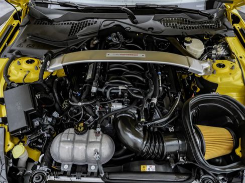 Used 2017 Ford Mustang Shelby GT350R w/ GT350R Equipment Group 920A RWD image 4