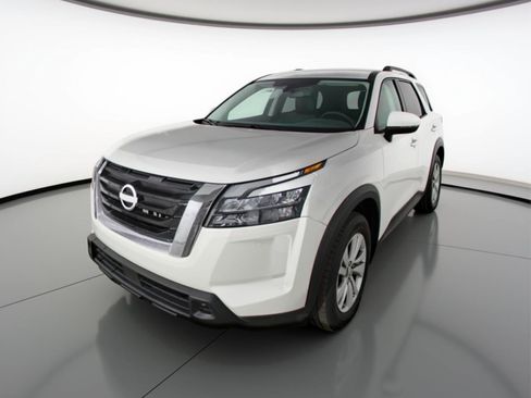 Used 2025 Nissan Pathfinder SV FWD image 3