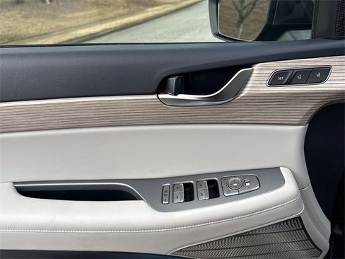 Used 2022 Hyundai Palisade Limited w/ Winter Package image 15