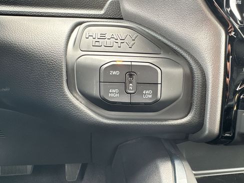 Used 2025 RAM 2500 Laramie AWD/4WD image 22