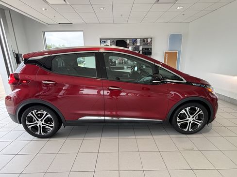 Used 2020 Chevrolet Bolt Premier w/ Infotainment Package FWD image 6