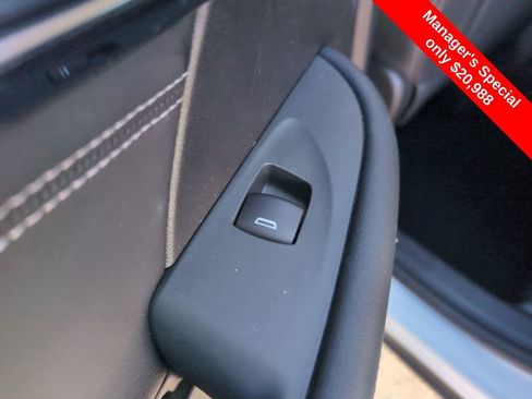 Used 2022 Buick Envision Essence w/ Technology Package I image 12