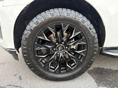 Used 2023 Ford Expedition XLT AWD/4WD image 12