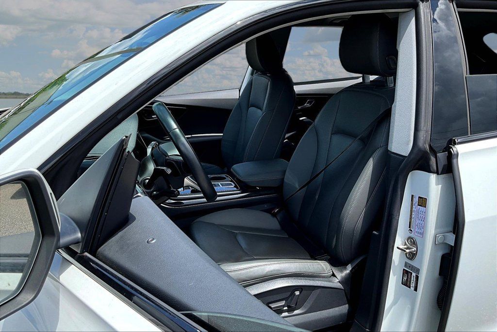 Used 2020 Audi Q8 Premium Plus w/ Premium Plus Package AWD/4WD image 21