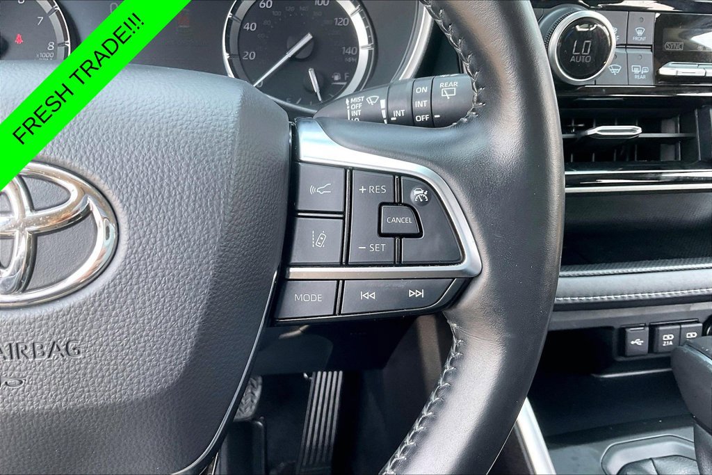 Used 2021 Toyota Highlander XLE AWD/4WD image 12