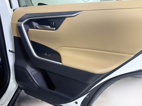 Used 2019 Toyota RAV4 XLE w/ Convenience Package FWD image 29
