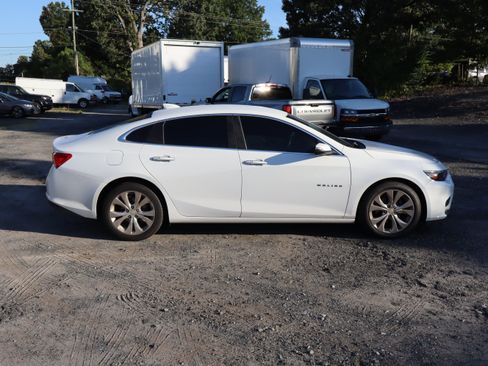 Used 2017 Chevrolet Malibu Premier w/ Driver Confidence Package FWD image 11