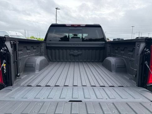 Used 2025 Chevrolet Silverado 1500 High Country w/ High Country Premium Package AWD/4WD image 11