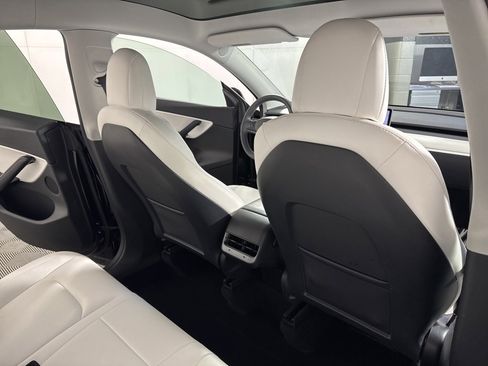 Used 2021 Tesla Model Y Long Range image 22
