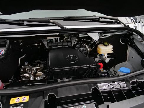 Used 2024 Mercedes-Benz Sprinter 2500 image 44