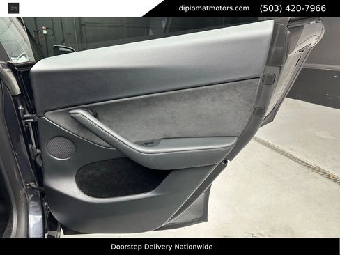 Used 2025 Tesla Model Y Long Range image 26