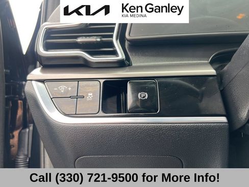 Certified 2025 Kia Sportage EX FWD image 29