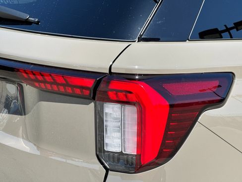 Used 2026 Ford Explorer ST-Line w/ ST-Line Street Pack RWD image 40