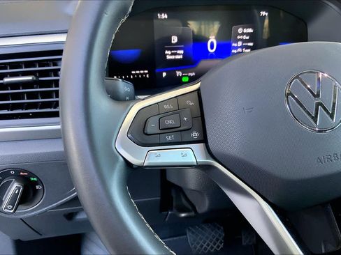 Used 2023 Volkswagen Atlas Cross Sport SE image 48