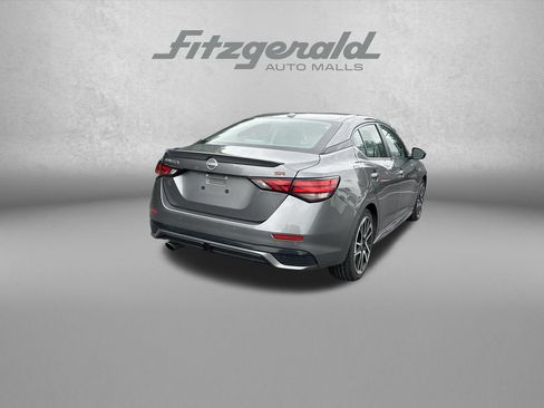 Used 2025 Nissan Sentra SR FWD image 8