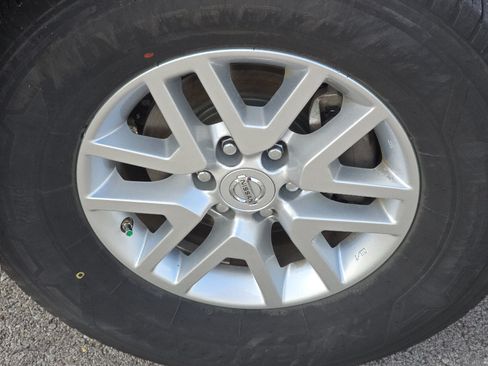 Used 2014 Nissan Frontier SV w/ SV Value Truck Package RWD image 23