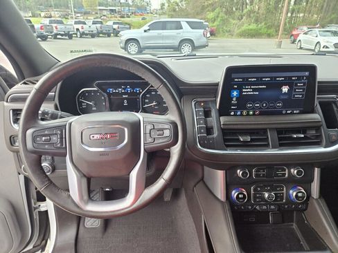 Used 2021 GMC Yukon XL SLT w/ SLT Luxury Package image 11
