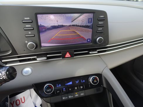 Used 2023 Hyundai Elantra SEL FWD image 18