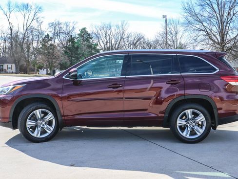 Used 2017 Toyota Highlander Limited image 4