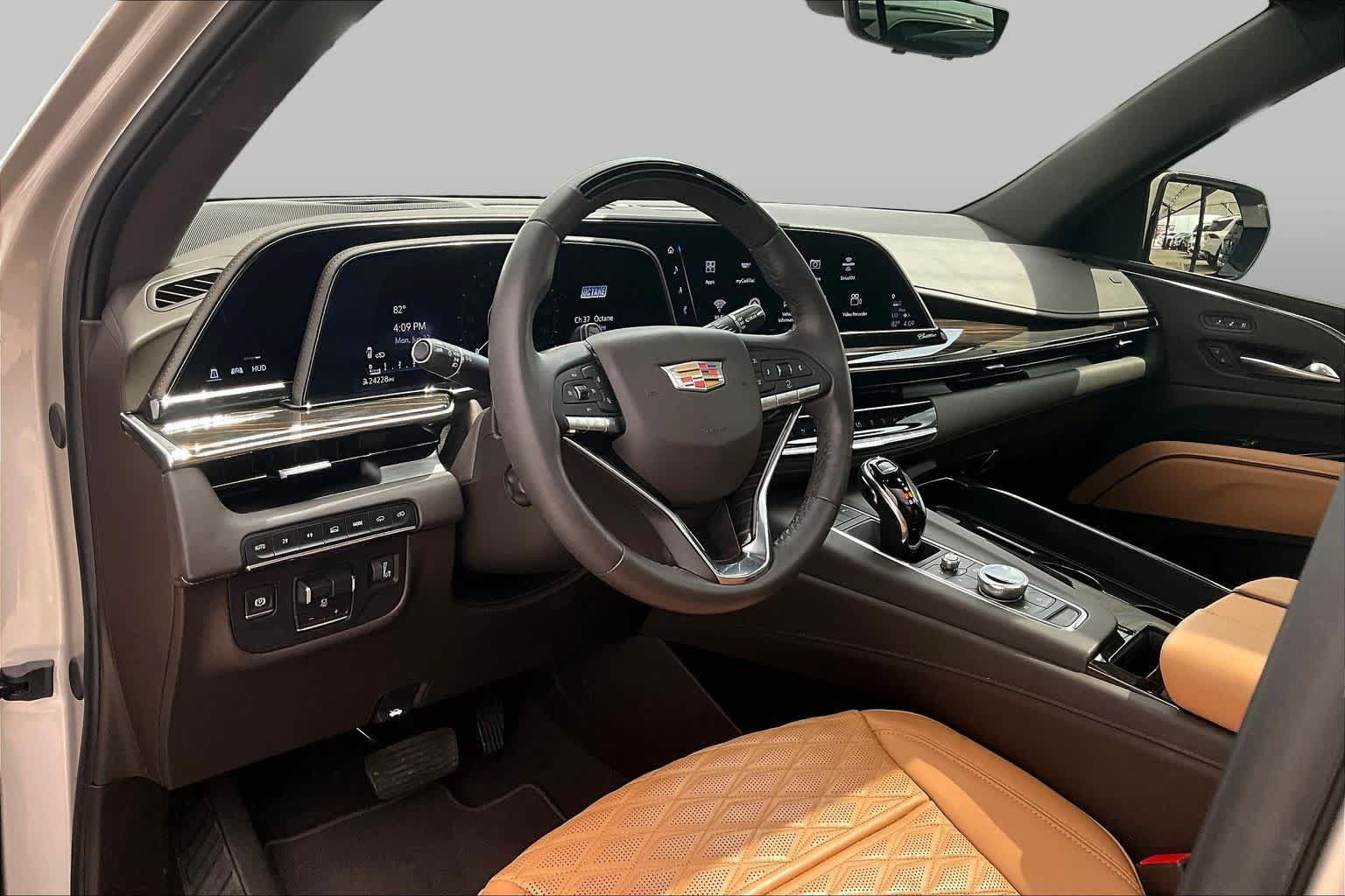 Used 2024 Cadillac Escalade Premium Luxury w/ Performance Package AWD/4WD image 35