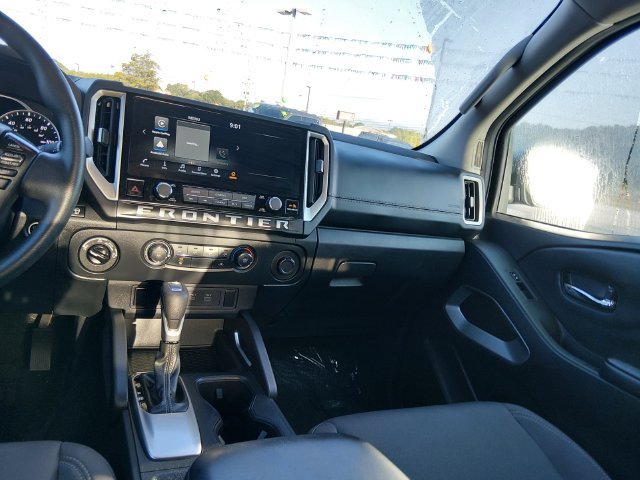 Certified 2025 Nissan Frontier SV AWD/4WD image 11