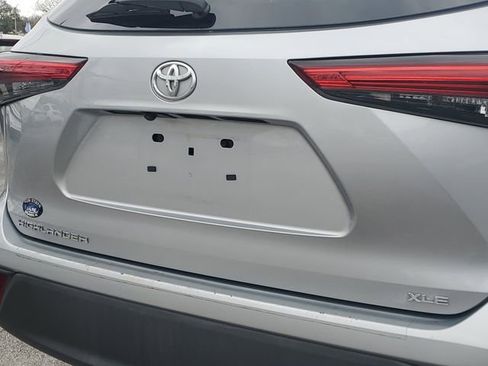 Used 2021 Toyota Highlander XLE image 7