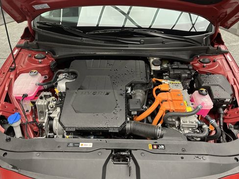 Used 2024 Hyundai Elantra Limited image 28