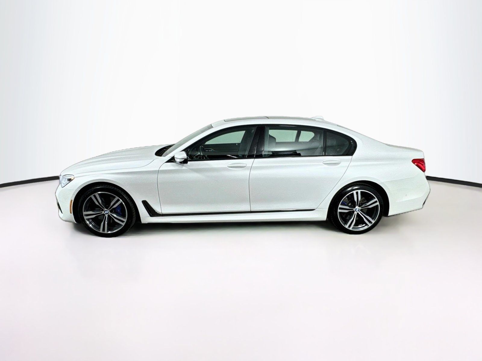 Used 2018 BMW 750i xDrive AWD/4WD image 4
