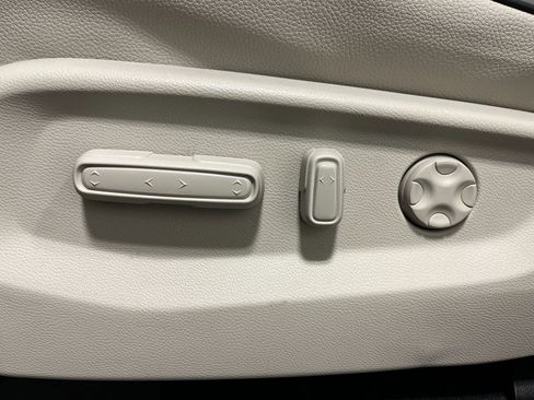 New 2026 Honda Odyssey Touring image 13