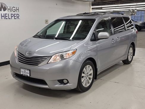 Used 2017 Toyota Sienna XLE Premium image 27