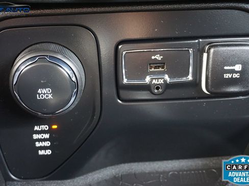 Used 2017 Jeep Renegade Latitude AWD/4WD image 33