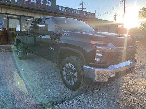 Used 2021 Chevrolet Silverado 2500 LT w/ Texas Edition image 2
