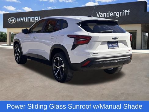 Used 2024 Chevrolet Trax RS w/ Sunroof Package image 10