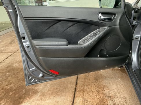 Used 2017 Kia Forte S image 14