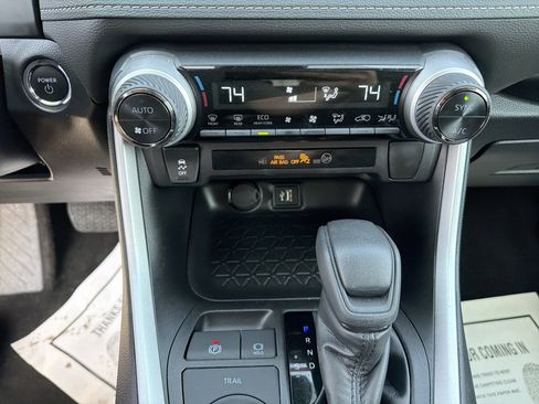 Used 2025 Toyota RAV4 XLE AWD/4WD image 22