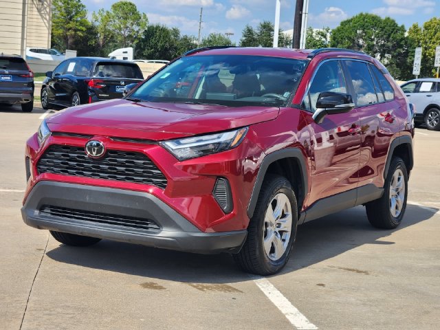 Used 2025 Toyota RAV4 XLE AWD/4WD image 3