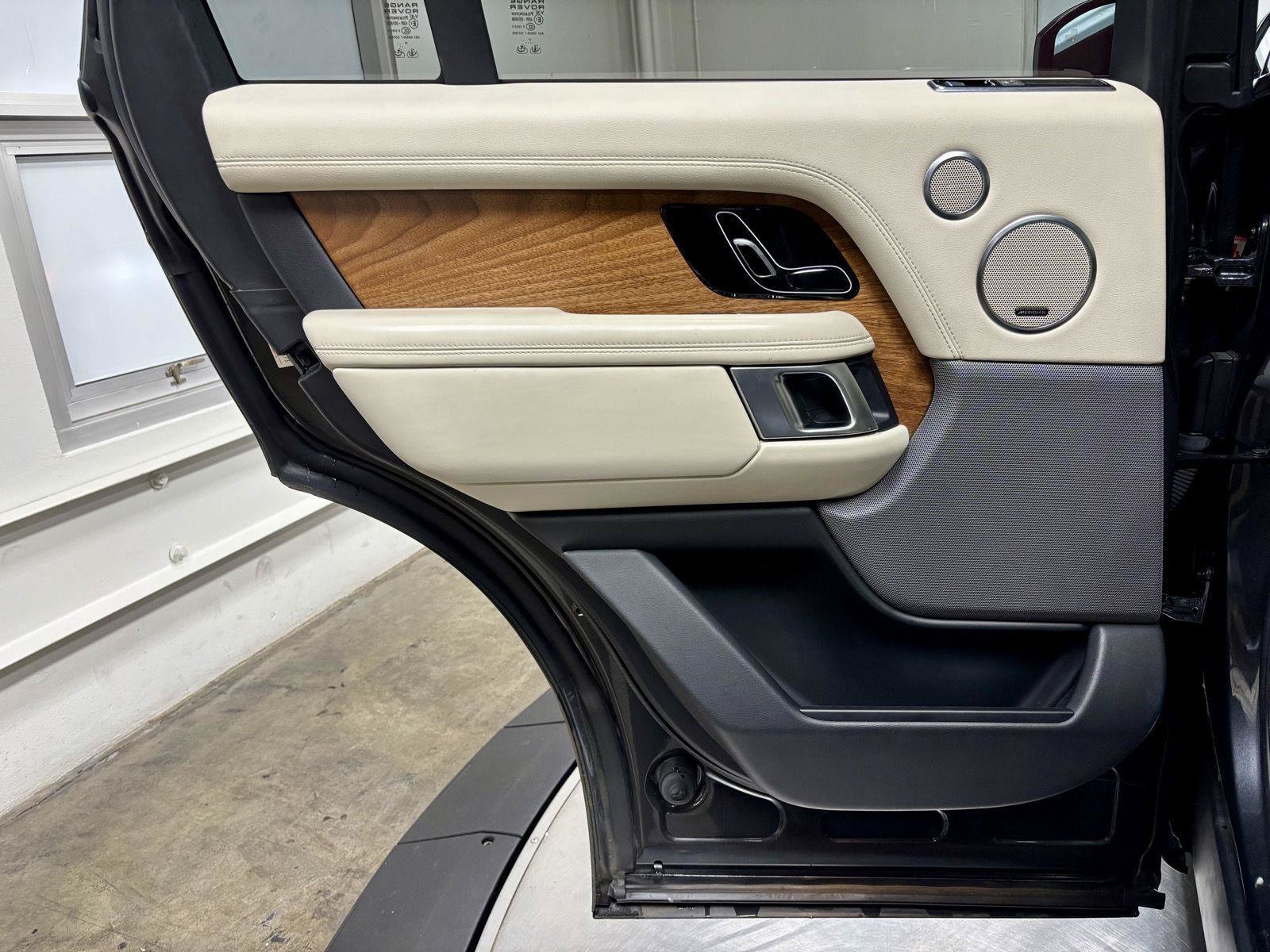 Used 2018 Land Rover Range Rover HSE AWD/4WD image 19