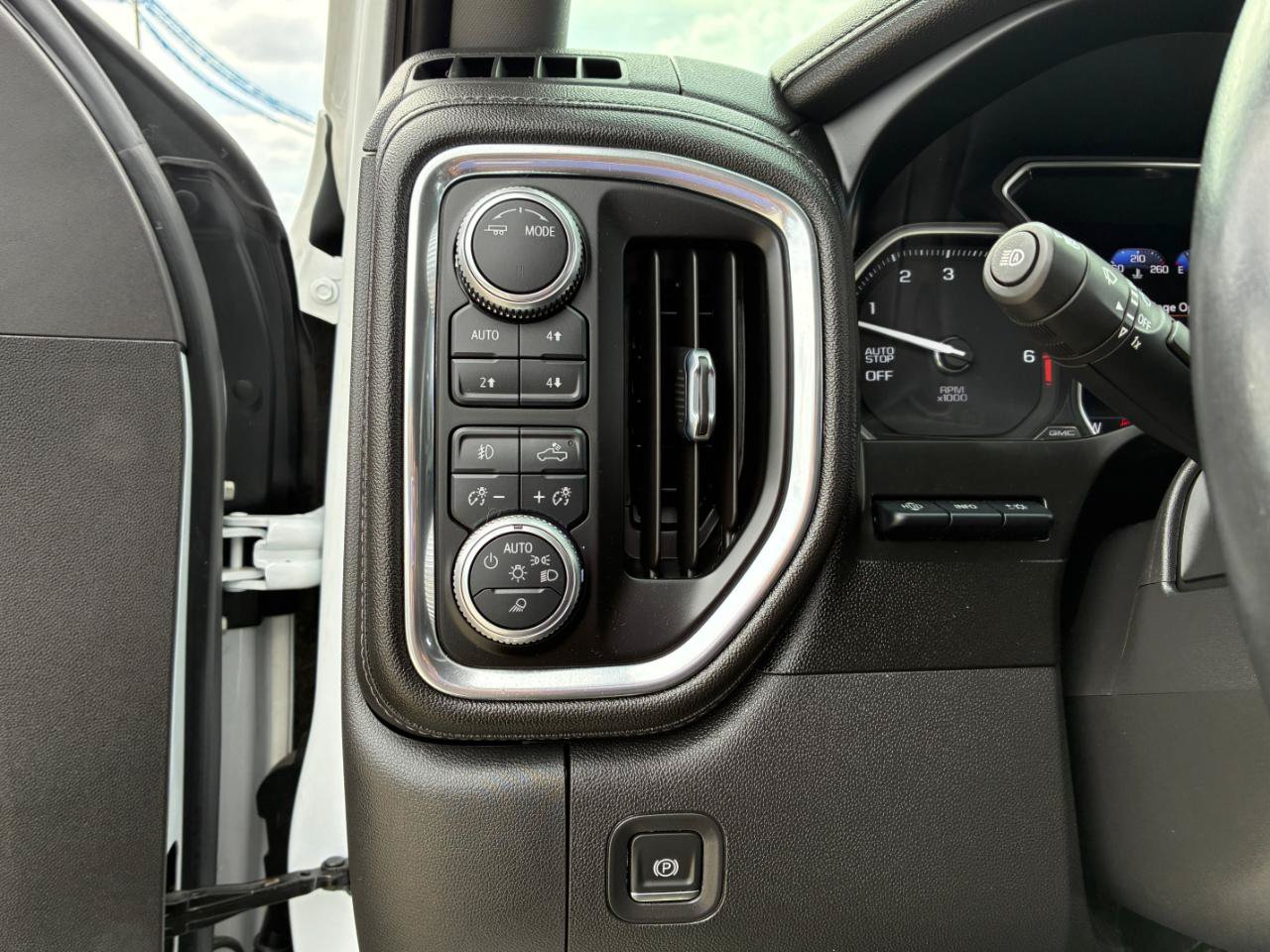 Used 2020 GMC Sierra 1500 Denali w/ Denali Ultimate Package AWD/4WD image 26