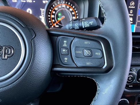 Used 2025 Jeep Wrangler Unlimited Sport AWD/4WD image 11